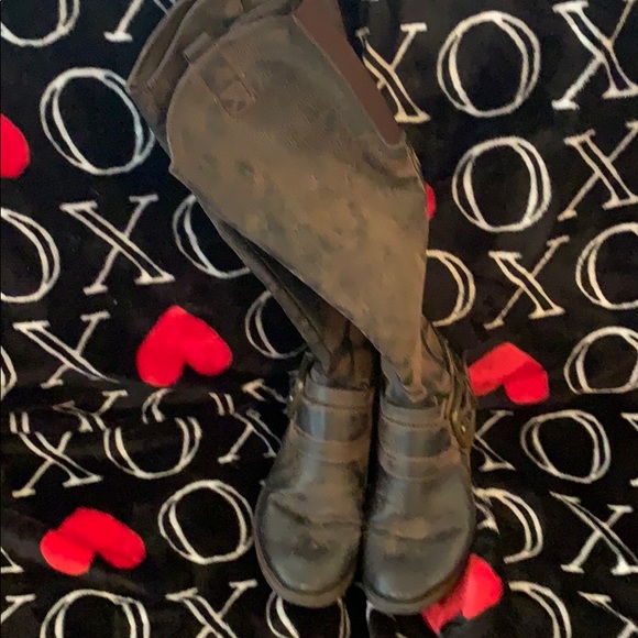 Boots - Picture 2 of 4